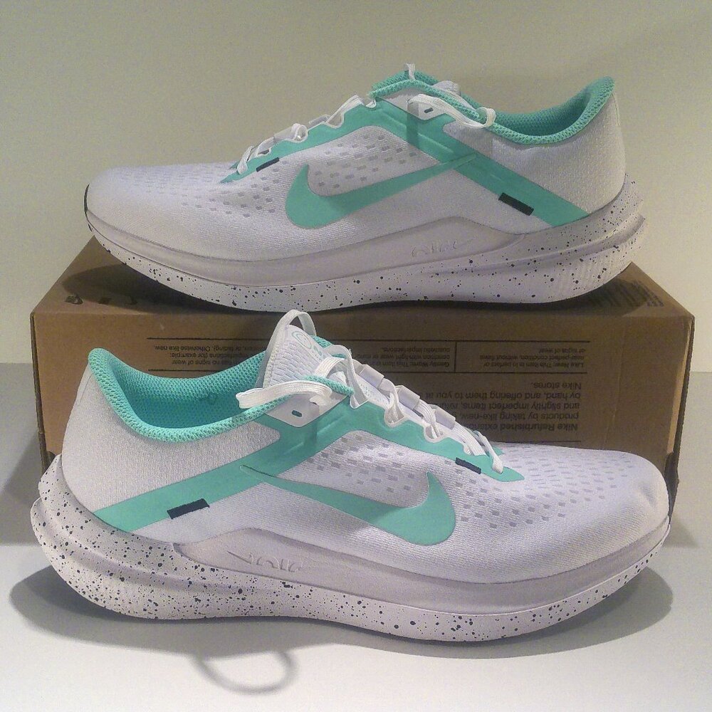 Nike Air Winflo 10 Size 11 White Emerald Rise W New in box